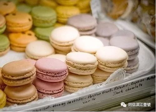 一見(jiàn)傾心，一口難忘，網(wǎng)紅甜品琉璃三彩，一秒甜進(jìn)你心底！