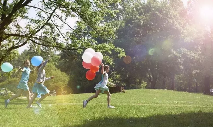 孩子們的童年究竟能有多美？何必想象，點(diǎn)擊即享！