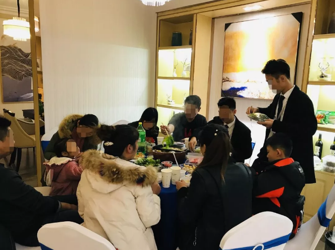 暖冬火鍋宴熱辣開席，老友變新鄰，理想開涮！